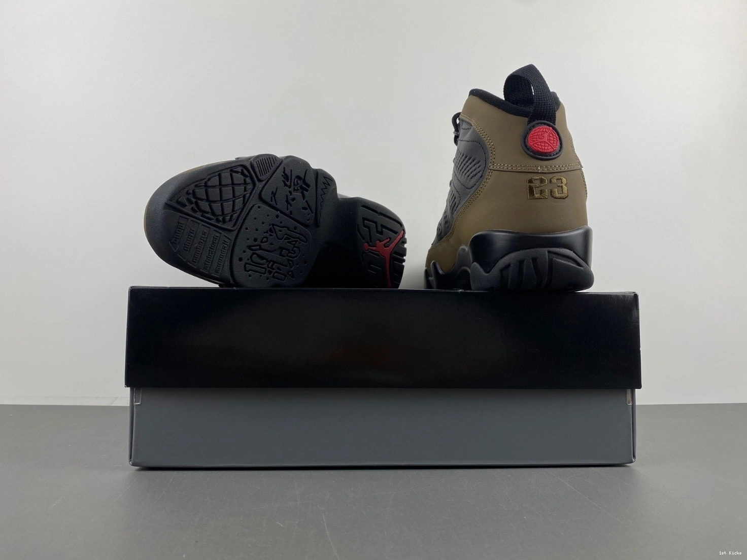 HV4794-030 Jordan  9 Holiday 